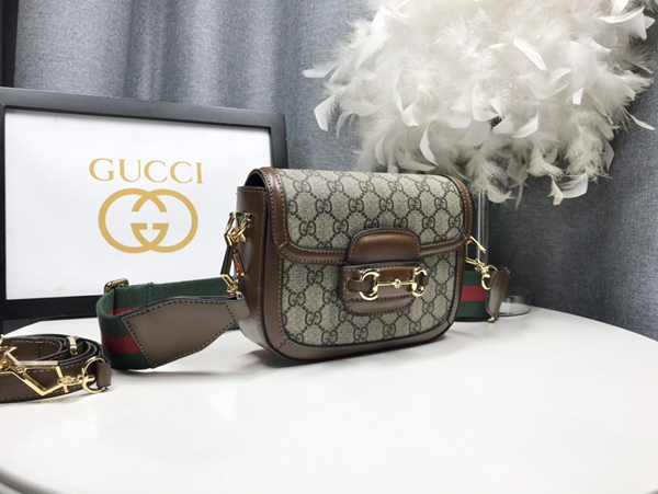 激安グッチバッグコピー背面デザイン